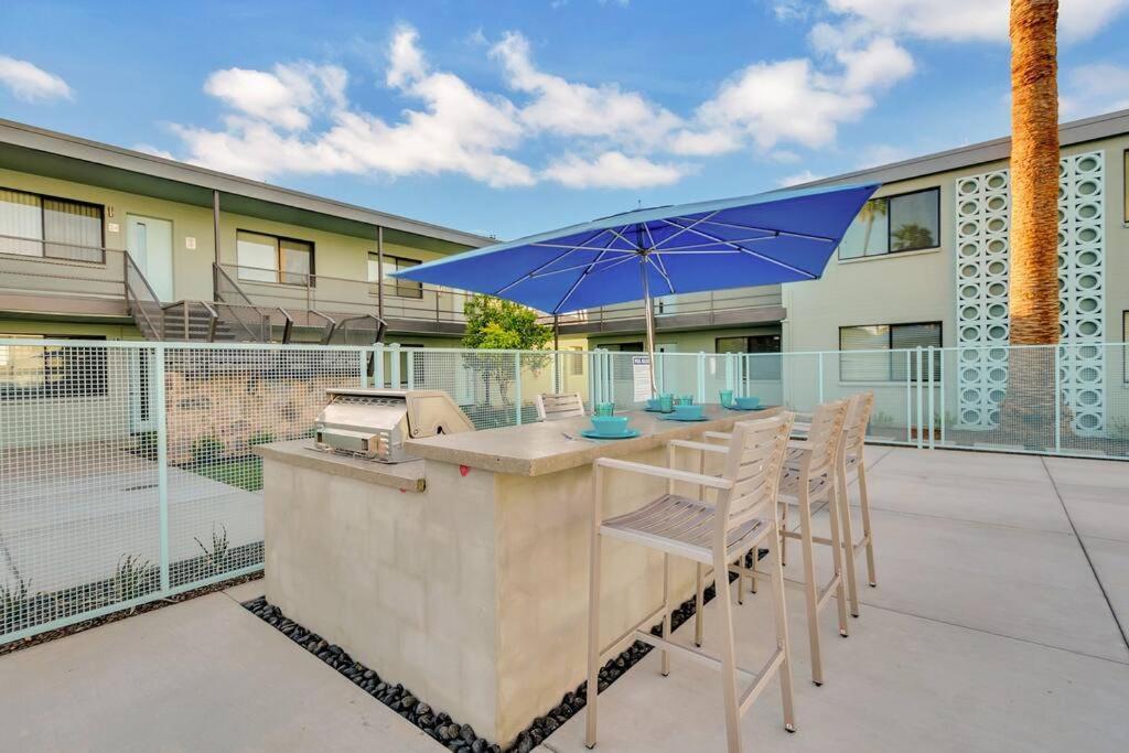 Large Studio Rooftop & Poolside - Walk To Old Town Скотсдейл Екстериор снимка