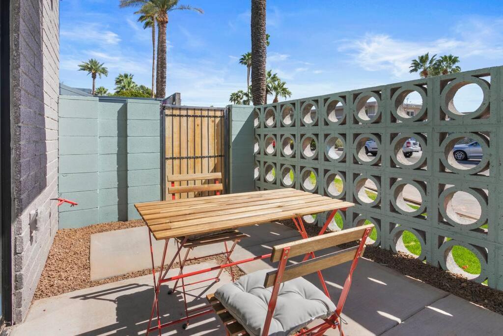 Large Studio Rooftop & Poolside - Walk To Old Town Скотсдейл Екстериор снимка